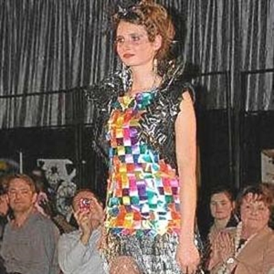 Wear Art - kleurvolle kuns op die loopplank